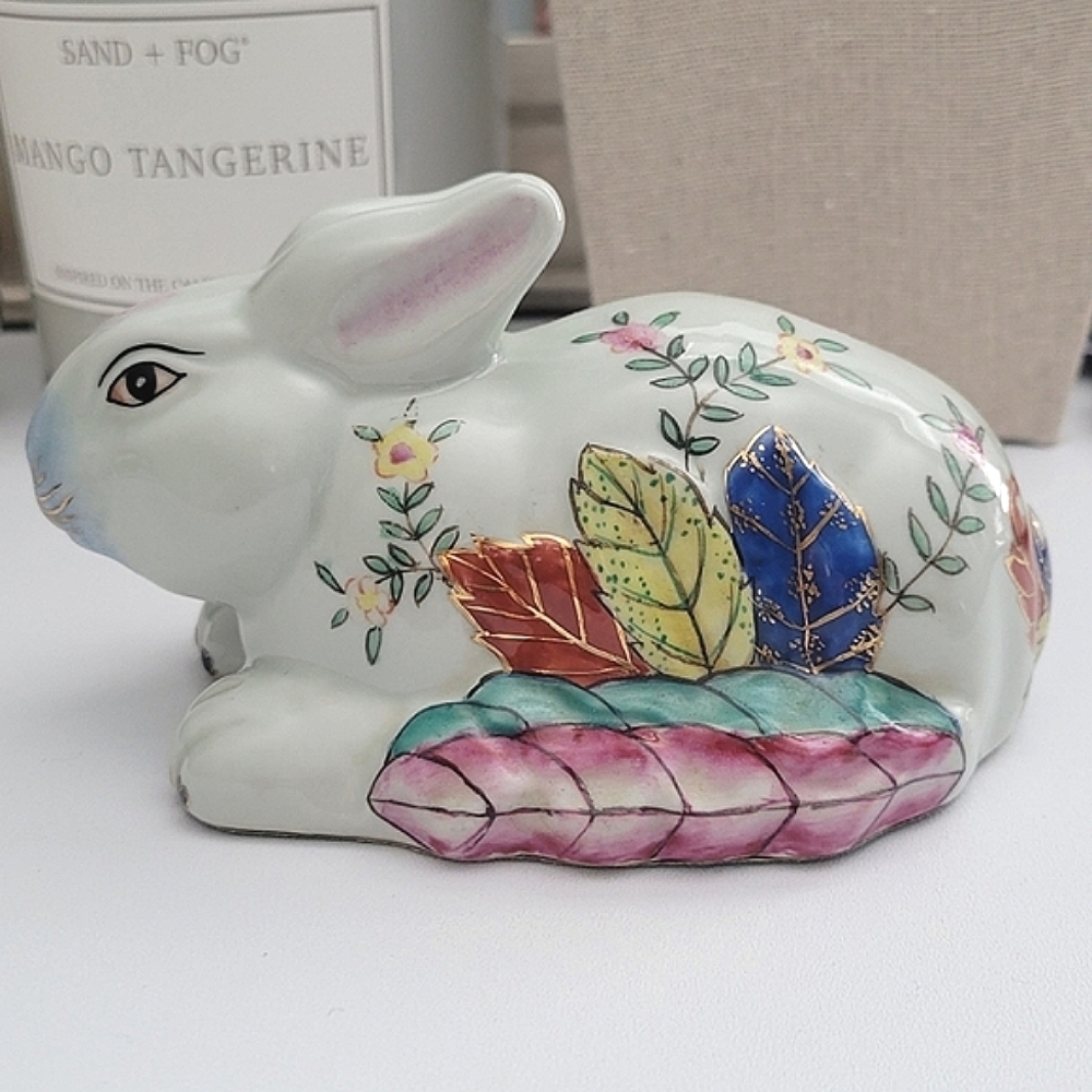 Vintage tobacco leaf sculpture rabbit